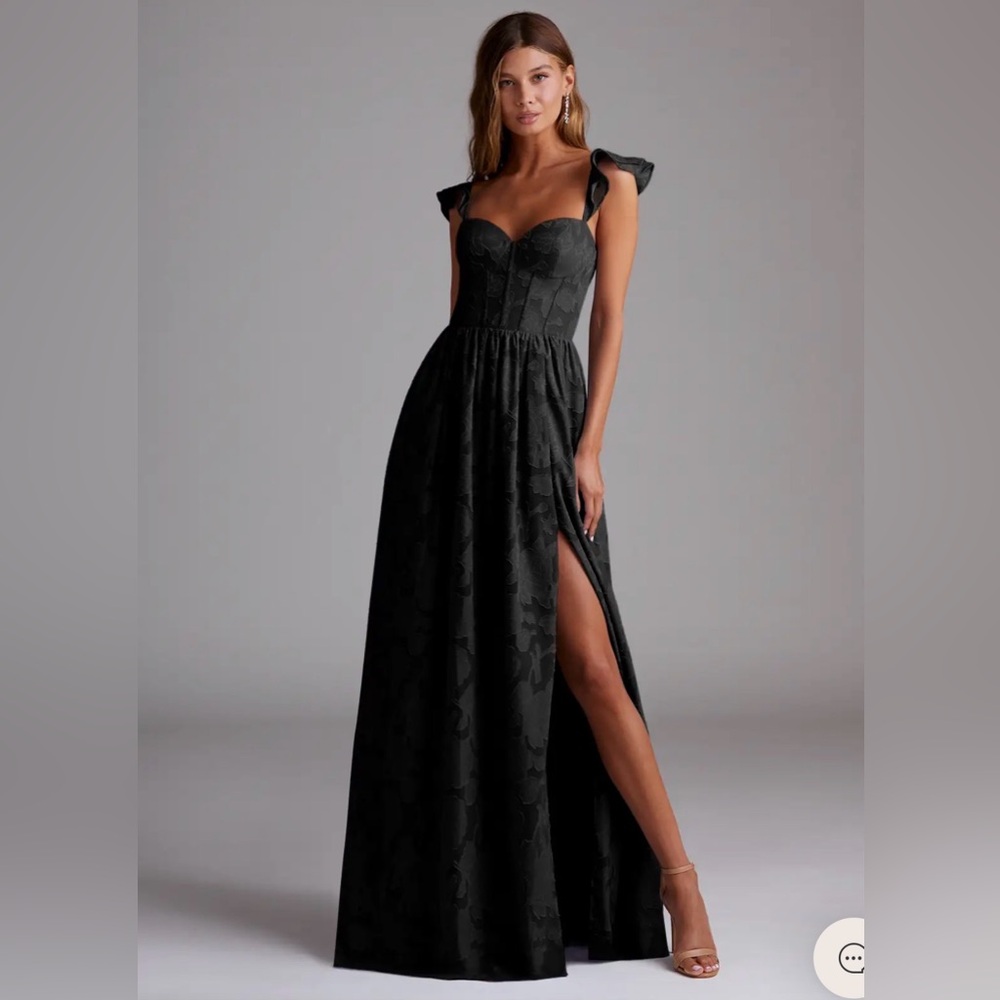 Elegant Black Evening Gown with Slit